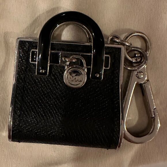 MICHAEL KORS BLACK & SILVER KEY FOB - Picture 2 of 5